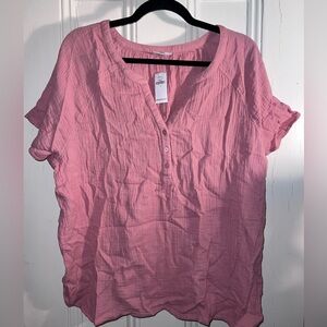 Gap v-neck women’s shirt with buttons, size L, new with tags